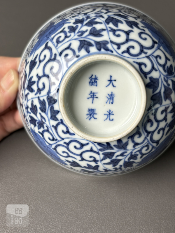 清光绪 青花缠枝双犄牡丹纹碗一对 - 图21